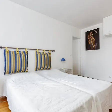 Place Des Vosges Apartment